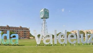 El AMPA del instituto de Valdeluz protesta por la falta de autobuses escolares