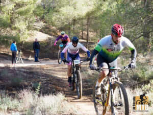 Alba López y Alberto Ponce brillan en Casas de Benítez en el Circuito Diputación de Cuenca de MTB