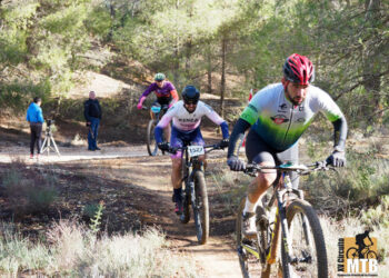 Alba López y Alberto Ponce brillan en Casas de Benítez en el Circuito Diputación de Cuenca de MTB