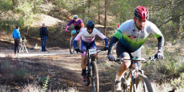 Alba López y Alberto Ponce brillan en Casas de Benítez en el Circuito Diputación de Cuenca de MTB