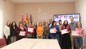 Autoescuela Vamos, Productos de Peluquería Dominguez y Donde Julieta, ganadores del concurso Escaparate en Rosa