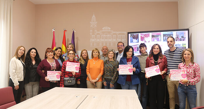 Autoescuela Vamos, Productos de Peluquería Dominguez y Donde Julieta, ganadores del concurso Escaparate en Rosa