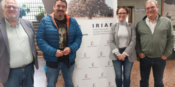 Castilla-La Mancha destinará el próximo año tres millones de euros más en ayudas agroambientales para apicultores y apoyará la investigación apícola