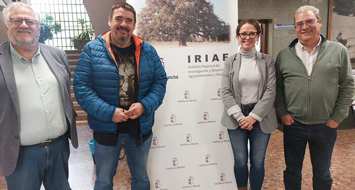 Castilla-La Mancha destinará el próximo año tres millones de euros más en ayudas agroambientales para apicultores y apoyará la investigación apícola