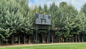 El Ayuntamiento de Cuenca implementa una grada supletoria y un marcador electrónico en el campo de fútbol de Tiradores