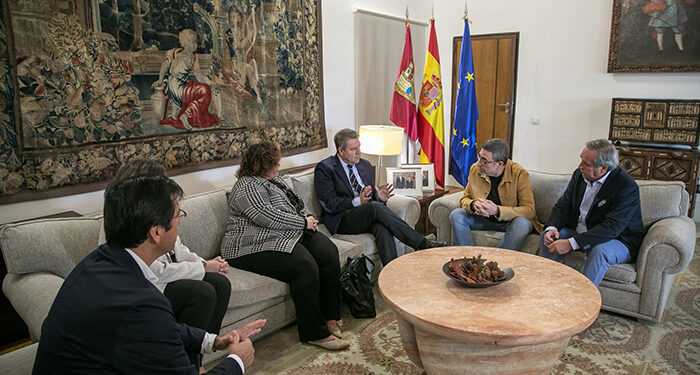 El Gobierno regional y los agentes sociales constituyen un grupo de coordinación para trabajar en la reactivación económica y social tras la DANA 1 El Gobierno regional y los agentes sociales constituyen un grupo de coordinación para trabajar en la reactivación económica y social tras la DANA