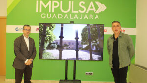 El alcalde de Fontanar subraya las buenas comunicaciones del municipio durante su visita a la Oficina Impulsa