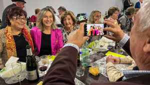 El concejal de Participación Ciudadana, Roberto Narro, distinguido con la bellota de oro del Hogar Extremeño de Guadalajara