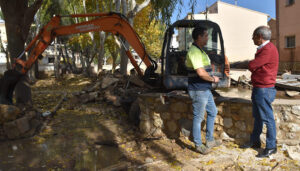 El servicio de arquitectura de la Diputación de Cuenca así como dos retroexcavadoras y un camión siguen trabajando en Mira