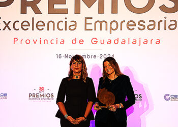 Eurocaja Rural entrega el galardón 'Establecimiento Comercial' en los Premios Excelencia Empresarial 2024 de CEOE-CEPYME Guadalajara