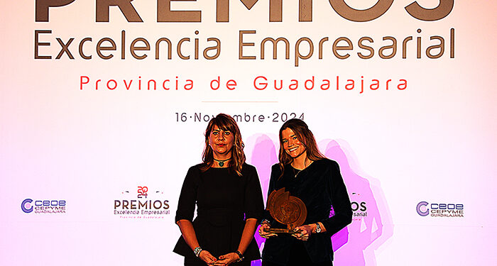 Eurocaja Rural entrega el galardón 'Establecimiento Comercial' en los Premios Excelencia Empresarial 2024 de CEOE-Cepyme Guadalajara 1 Eurocaja Rural entrega el galardón 'Establecimiento Comercial' en los Premios Excelencia Empresarial 2024 de CEOE-CEPYME Guadalajara