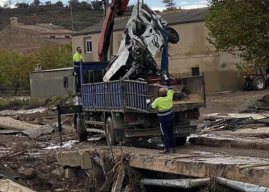 Extransa colabora con las labores de limpieza de la localidad de Mira durante todo el fin de semana