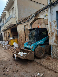 Extransa desplaza un equipo durante el fin de semana a Paiporta para continuar con las labores de limpieza