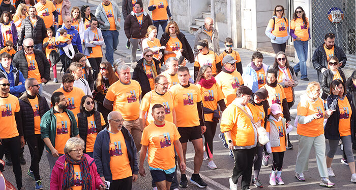 Guadalajara visibiliza la violencia contra la mujer con una marcha popular y la suelta de 41 globos blancos simbolizando las mujeres asesinadas en 2024