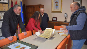 La Diputación de Cuenca restaura el pergamino de concesión del título de Villa a Albendea firmado por Carlos V en 1537
