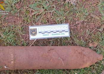 La Guardia Civil desactiva un proyectil de artillería originario de la Guerra Civil en Bujalaro