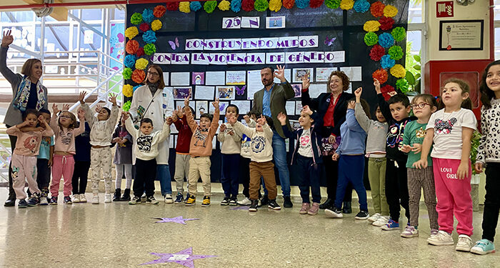 La Junta destaca la labor educativa en la lucha contra la violencia de género en una visita al CEIP Alcarria de Guadalajara 1 La Junta destaca la labor educativa en la lucha contra la violencia de género en una visita al CEIP Alcarria de Guadalajara