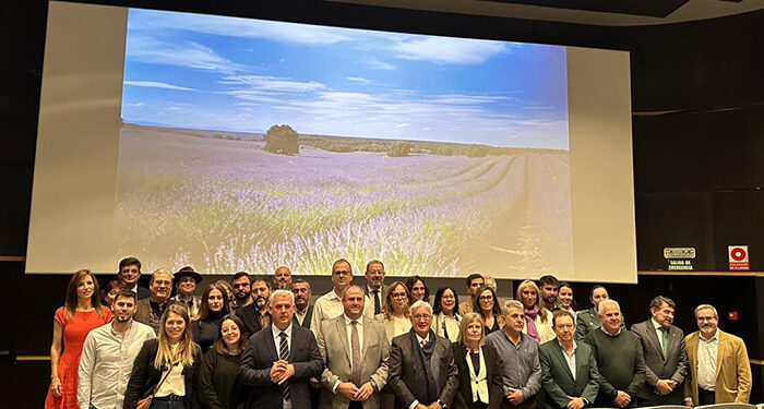 La Junta subraya la repercusión económica, social y cultural que ha tenido el cultivo y procesamiento de la lavanda para Guadalajara