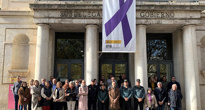La Subdelegación del Gobierno en Cuenca celebra un minuto de silencio en repulsa por el último asesinato machista