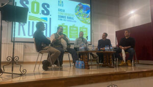 La mesa del lobo en Tamajón concluye que las administraciones han agravado el problema y han dejado al ganadero desprotegido