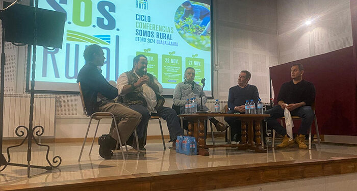 La mesa del lobo en Tamajón concluye que las administraciones han agravado el problema y han dejado al ganadero desprotegido 1 La mesa del lobo en Tamajón concluye que las administraciones han agravado el problema y han dejado al ganadero desprotegido