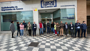 La plantilla de CEOE-Cepyme Cuenca se concentra en la puerta de su sede en solidaridad con las víctimas de la DANA