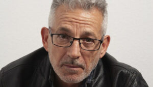 Las Casas Ahorcadas reflexiona sobre violencia de género con el autor Joe Álamo