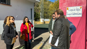 Las obras de mejora en el campo de fútbol Joaquín Caparrós comenzarán en breve tras la firma del acta de replanteo