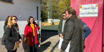 Las obras de mejora en el campo de fútbol Joaquín Caparrós comenzarán en breve tras la firma del acta de replanteo