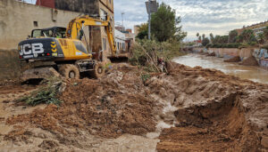Los equipos de la Diputación de Guadalajara han limpiado 50.000 m2 de calles en Valencia y restablecido el suministro de agua a 817 viviendas