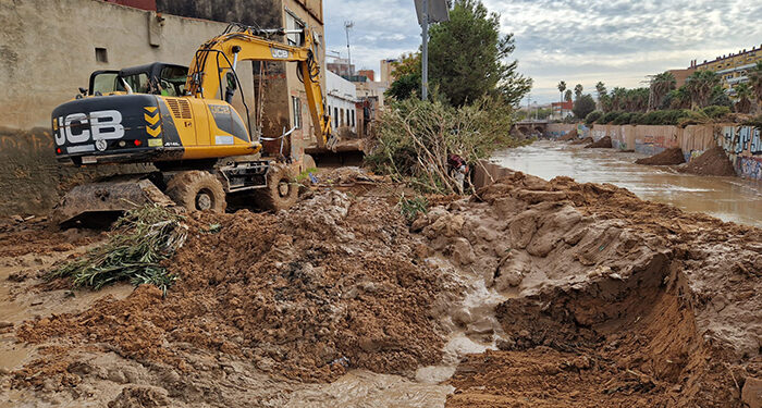 Los equipos de la Diputación de Guadalajara han limpiado 50.000 m2 de calles en Valencia y restablecido el suministro de agua a 817 viviendas
