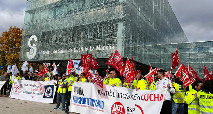 Más de 300 trabajadores del transporte sanitario de CLM exigen dejar de ser “esclavos” del Sescam