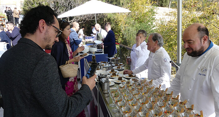 Más de sesenta personas asisten a la presentación de la gastronomía de Cuenca en Alicante