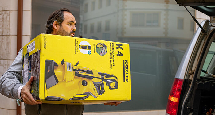 Núñez y el Grupo Municipal del PP en Cuenca capital entregan al Ayuntamiento de Mira cuatro máquinas hidrolimpiadoras para la limpieza de calles y casas tras el paso de la DANA