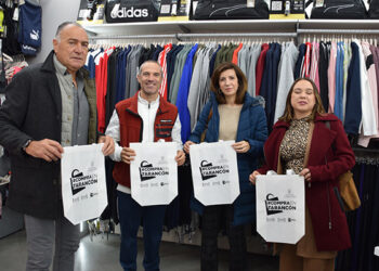 Prosigue el reparto de bolsas para potenciar el comercio de proximidad en Tarancón