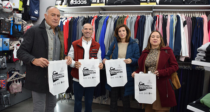 Prosigue el reparto de bolsas para potenciar el comercio de proximidad en Tarancón 1 Prosigue el reparto de bolsas para potenciar el comercio de proximidad en Tarancón