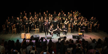Rozalén, Collado y la banda sinfónica del campus de Cuenca le cantan a la vida y a la muerte en un concierto inédito y solidario