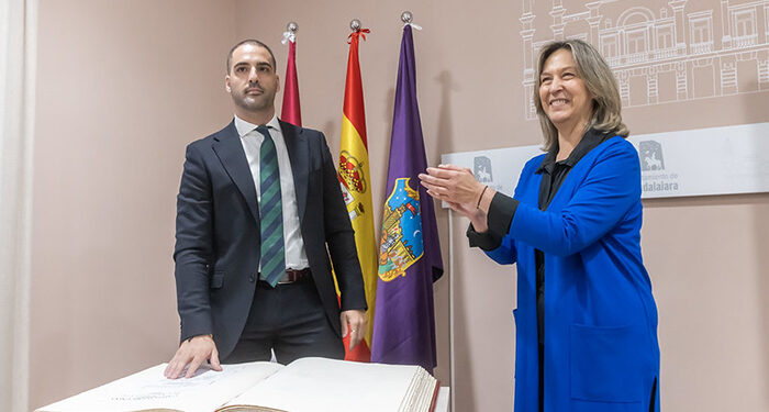 Toma de posesión del jefe de Servicio Contencioso del Ayuntamiento de Guadalajara, Francisco José García Salas 1 Toma de posesión del jefe de Servicio Contencioso del Ayuntamiento de Guadalajara, Francisco José García Salas