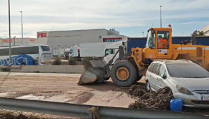 Transportes flexibiliza los tiempos conducción y descanso para facilitar los trabajos de limpieza por la DANA