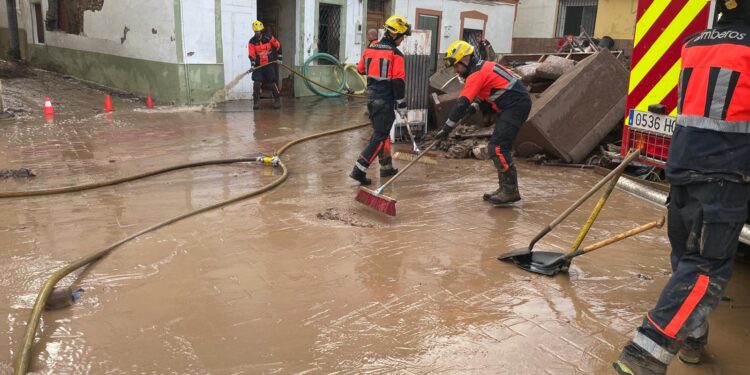 Un equipo de Bomberos del Ayuntamiento de Cuenca se desplaza a Mira para colaborar en las tareas de apoyo