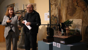 Un tapiz de la Catedral de Cuenca se transforma en una maqueta táctil para personas con discapacidad visual