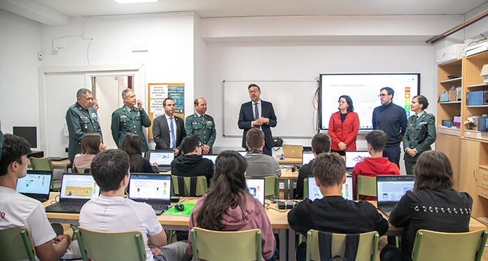 Un total de 74 centros educativos de la región están desarrollando actualmente proyectos de innovación sobre el uso responsable de las tecnologías 1 Un total de 74 centros educativos de la región están desarrollando actualmente proyectos de innovación sobre el uso responsable de las tecnologías