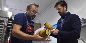 Una empresa premiada en Integra ayuda a los agricultores a transformar y envasar sus productos para venderlos directamente