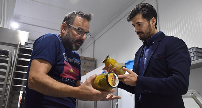 Una empresa premiada en Integra ayuda a los agricultores a transformar y envasar sus productos para venderlos directamente