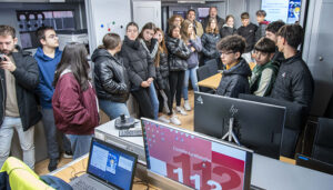 Unos 200 alumnos de Educación Primaria, Segundaria y del aula de mayores asisten a las charlas del Servicio 1-1-2 Castilla-La Mancha en Marchamalo