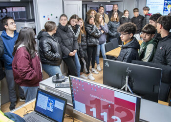 Unos 200 alumnos de Educación Primaria, Segundaria y del aula de mayores asisten a las charlas del Servicio 1-1-2 Castilla-La Mancha en Marchamalo