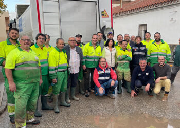 Voluntarios de FCC continúan ayudando en las labores de limpieza de calles en Mira