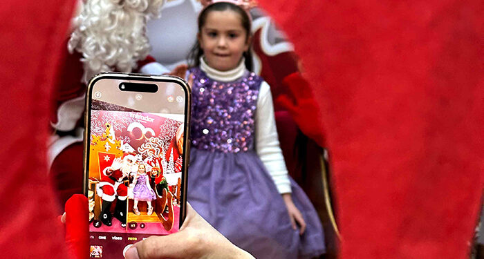 El Mirador se llena de ilusión en el primer día de la visita de Papá Noel a los niños y niñas de Cuenca