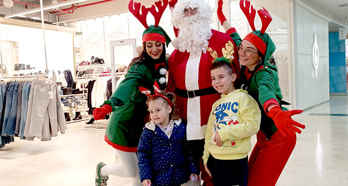 El Mirador se llena de ilusión en el primer día de la visita de Papá Noel a los niños y niñas de Cuenca