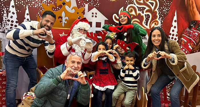 El Mirador se llena de ilusión en el primer día de la visita de Papá Noel a los niños y niñas de Cuenca